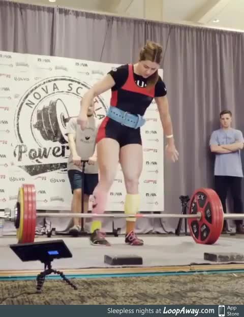 Powerlifter Jessica Buettner beats her own deadlift record - LoopAway.com