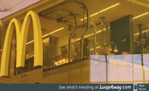 Conveyor belt at Sydney Airport's McDonalds - LoopAway.com